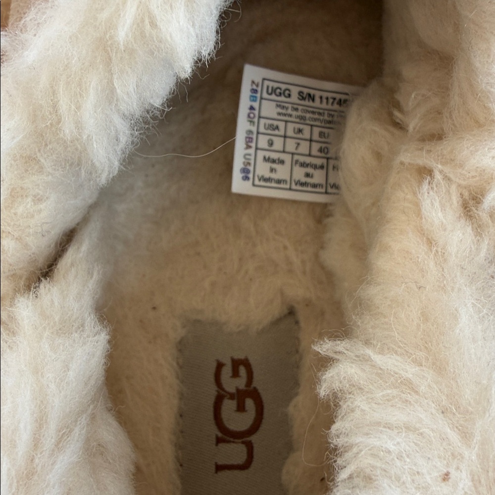 UGG Women’s Loria slip on - Picture 8 of 8